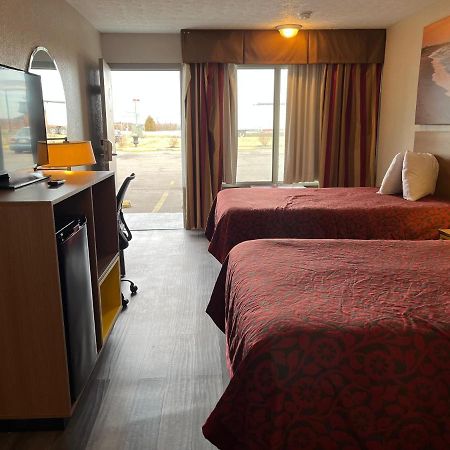 Days Inn & Suites By Wyndham Dayton North Ngoại thất bức ảnh