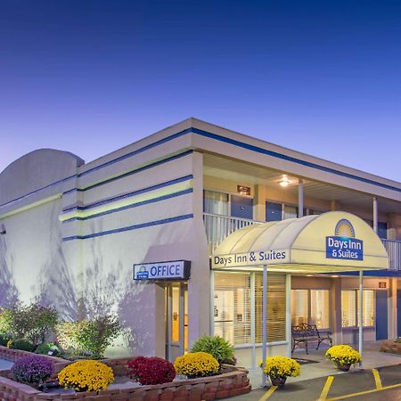 Days Inn & Suites By Wyndham Dayton North Ngoại thất bức ảnh