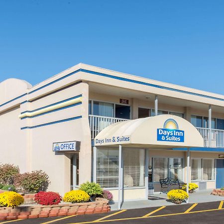 Days Inn & Suites By Wyndham Dayton North Ngoại thất bức ảnh