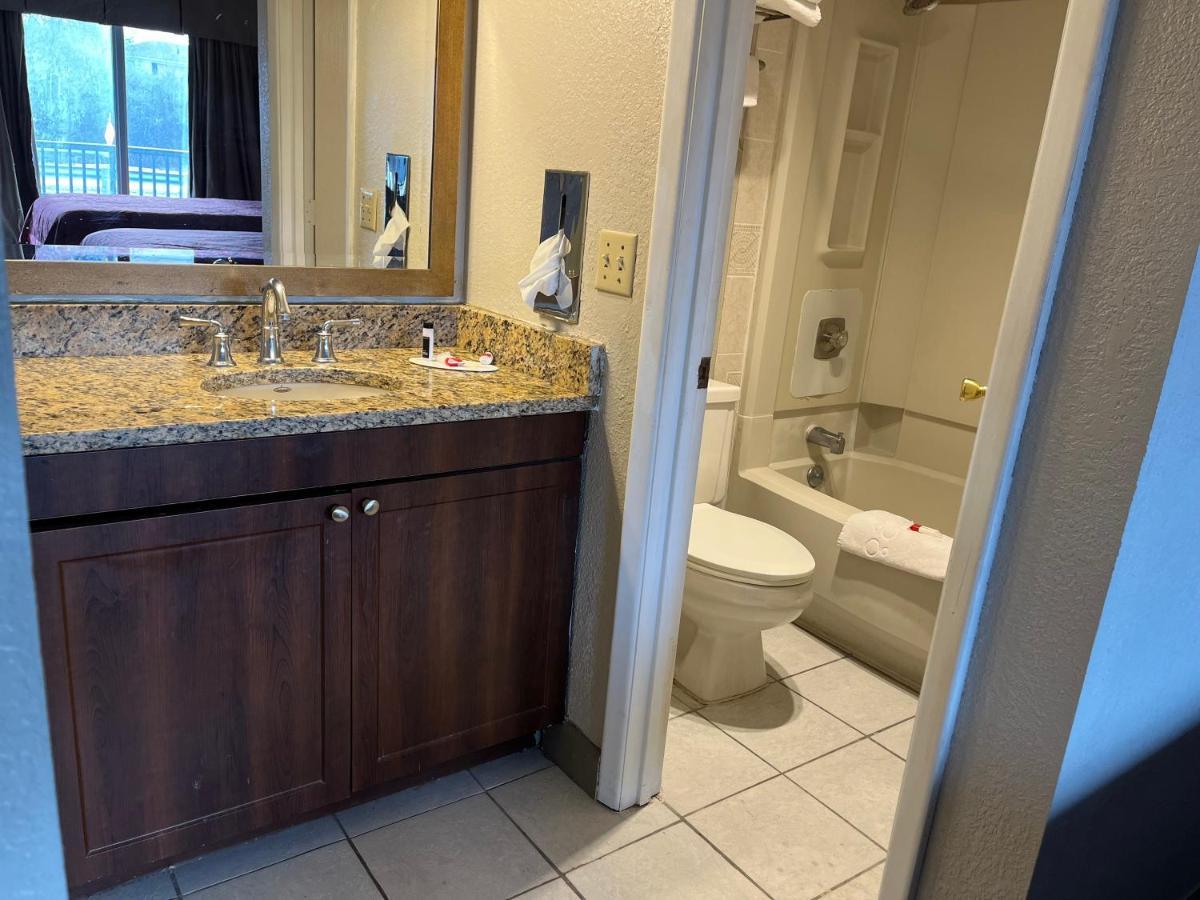 Days Inn & Suites By Wyndham Dayton North Ngoại thất bức ảnh