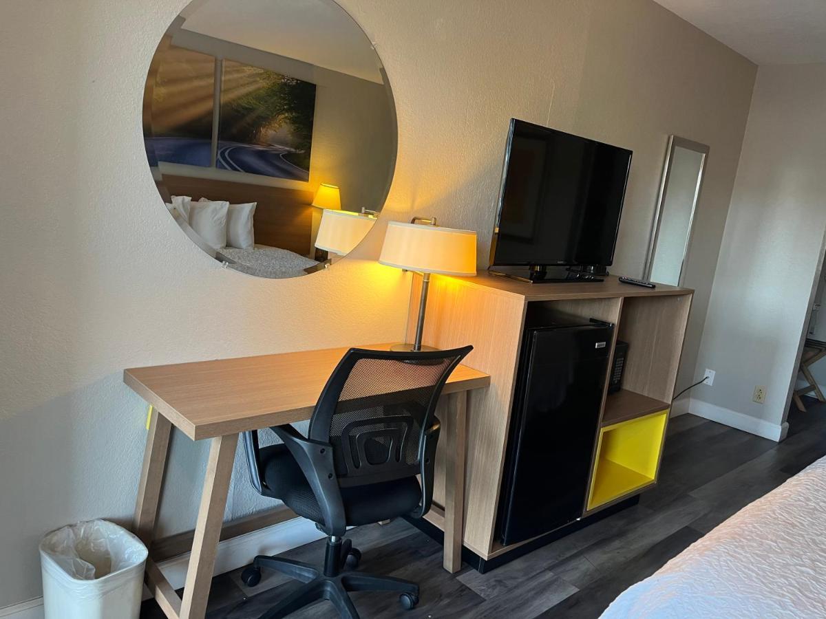 Days Inn & Suites By Wyndham Dayton North Ngoại thất bức ảnh