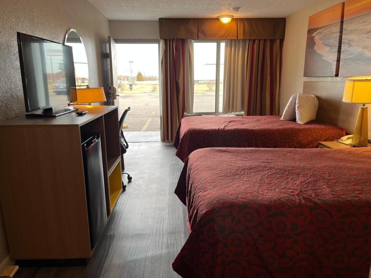 Days Inn & Suites By Wyndham Dayton North Ngoại thất bức ảnh