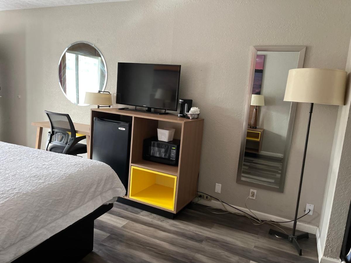 Days Inn & Suites By Wyndham Dayton North Ngoại thất bức ảnh