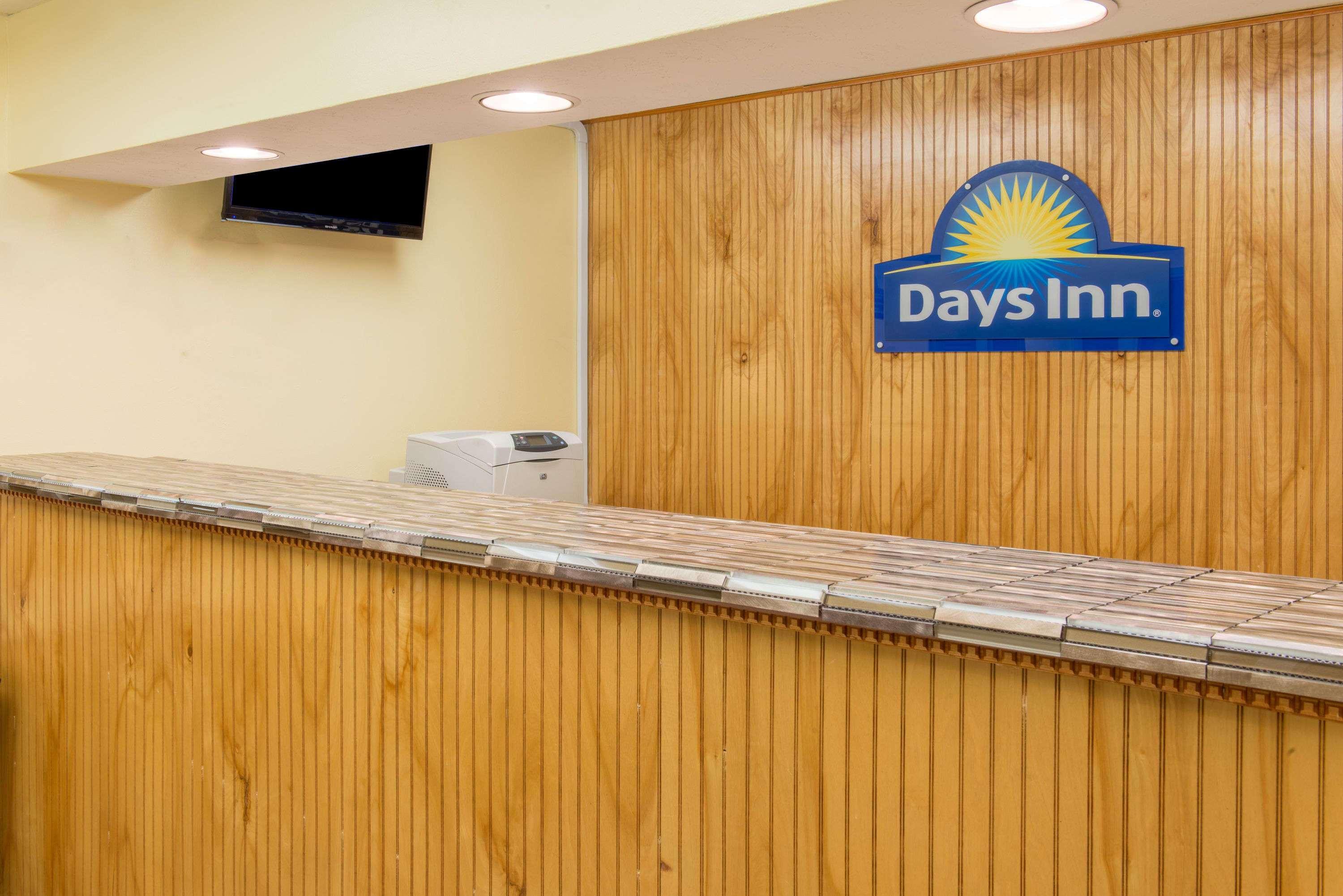 Days Inn & Suites By Wyndham Dayton North Ngoại thất bức ảnh